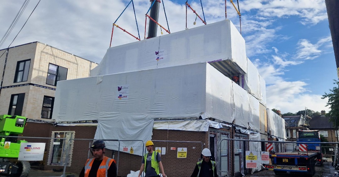 We recently installed the last modules at our Sam Manners project for @Royal_Greenwich. Thanks to our site team, @ModPodsLtd & @metpoliceuk for helping us overcome some of the logistical challenges delivering to the site.

#loveconstruction #GreenwichBuilds