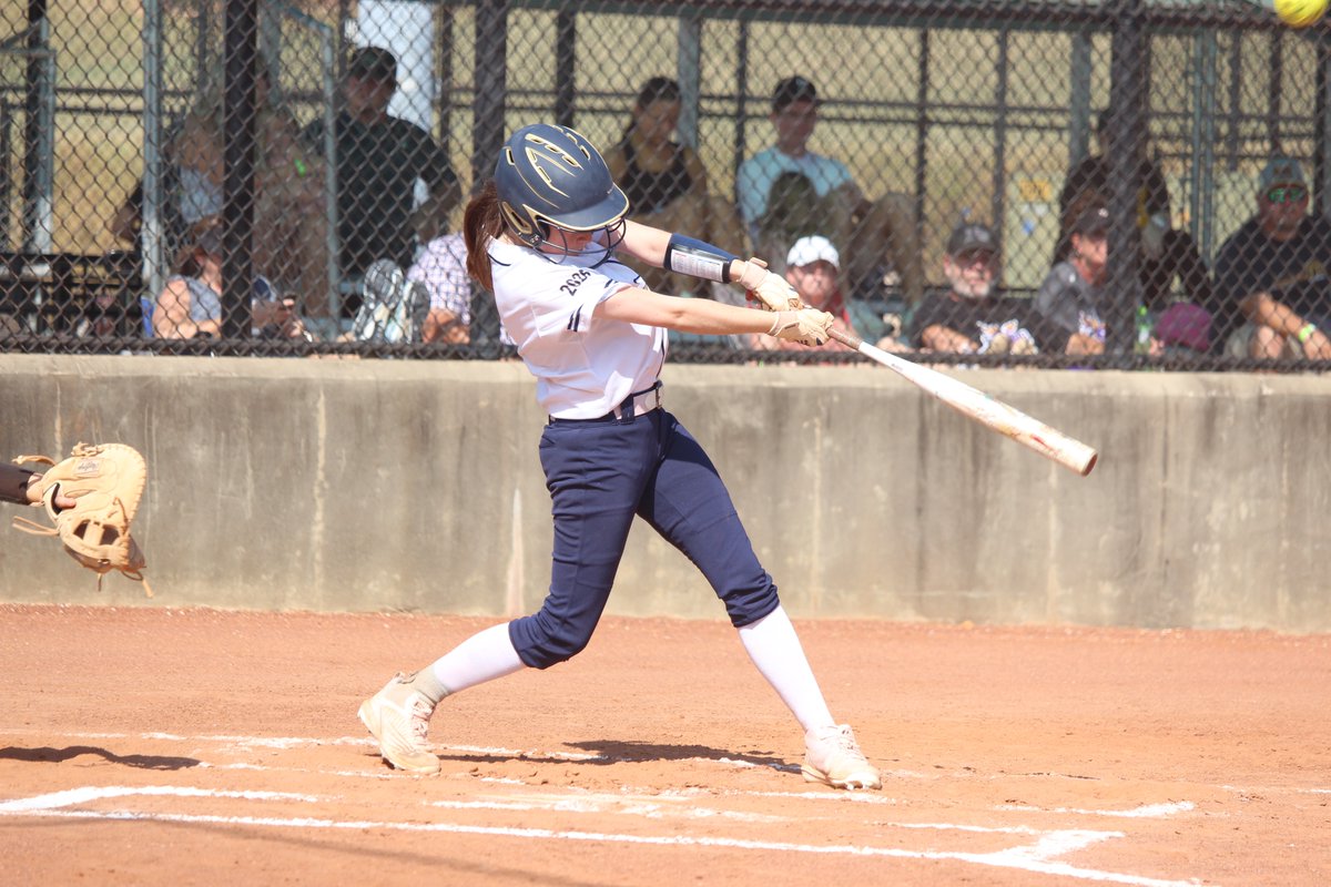 Fusion2008x's tweet photo. @annaricketts02 Reppin at third, outfield and the plate this weekend at the Tristate Exposure https://t.co/uP6fPh4Kwf