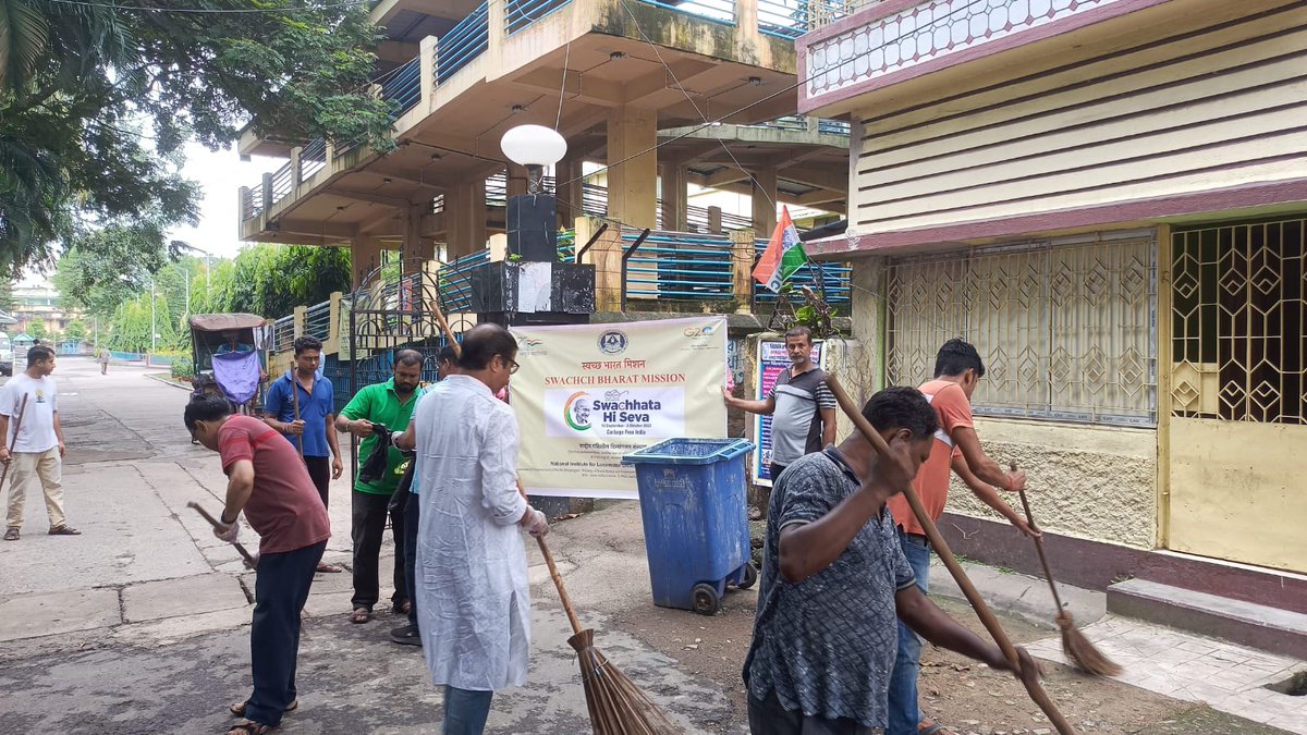 PIBKolkata's tweet photo. The National Institute for Locomotor Disabilities (Divyangjan) enthusiastically celebrated the 9th anniversary of the Swachh Bharat Mission, with the theme "Garbage Free India," from 15th Sep to 2nd October, 2023.
#SwachhataHiSeva
#GarbageFreeIndia
#NILD
#PIB_India
#MIB_India https://t.co/IsHPRtHkDI