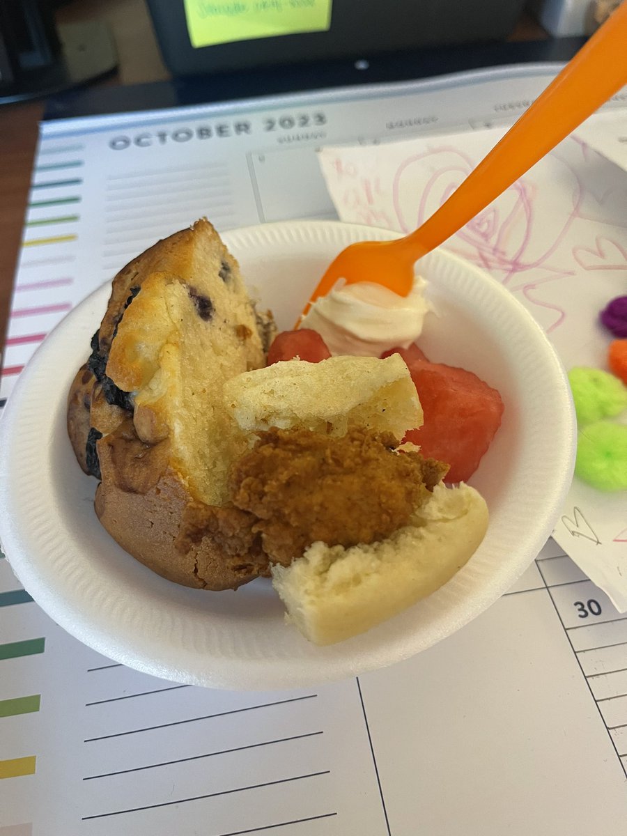 Stacy_Brewer730's tweet photo. Our ✨amazing✨ coach not only filled our buckets but our breakfast bowls the day after break! So thankful for @kelsea_townsend !! 🫶🏼 @MabletonES https://t.co/nC5Wwlt42t