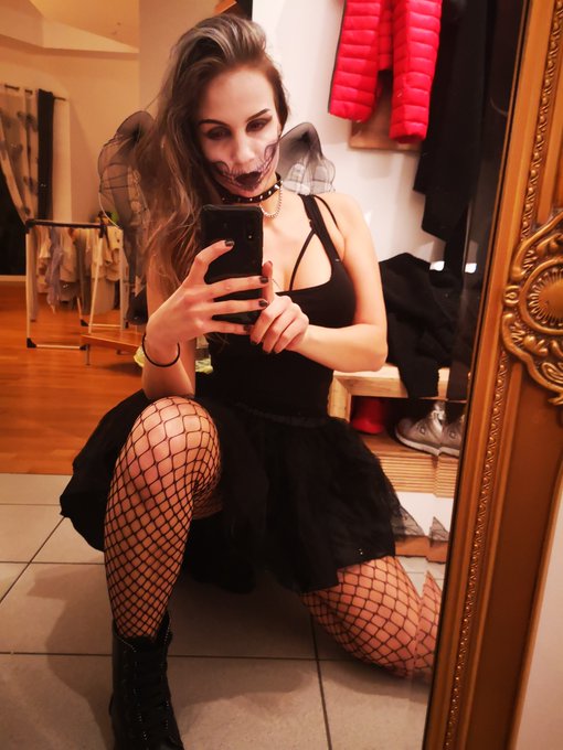 Diesmal w&uuml;nsche ich meinen deutschen Fans einen wundervollen Feiertag &hearts;️ Hier gibt es mein Abo bis morgen<a href="/tag/couple"class="tags"><span>#couple</span></a><a href="/tag/european"class="tags"><span>#european</span></a><a href="/tag/pantyhose"class="tags"><span>#pantyhose</span></a><a href="/tag/bigtits"class="tags"><span>#bigtits</span></a><a href="/tag/cumshot"class="tags"><span>#cumshot</span></a>