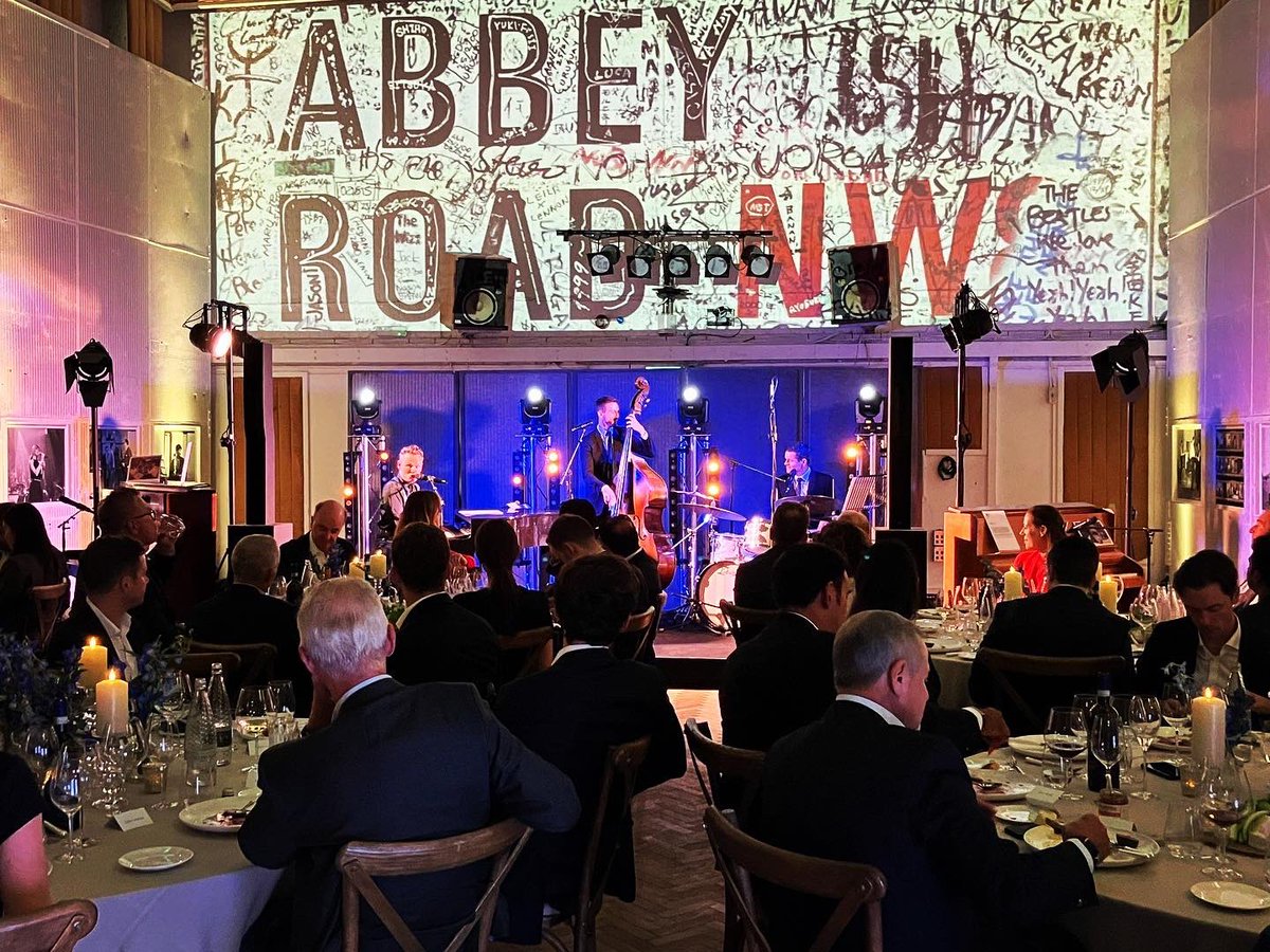 Another amazing event expertly delivered by @johnnybarran and the private/corporate arm of @neilobrienents . The inimitable @joestilgoe and his band wowed the audience with his talent and charm in the hallowed surroundings of @AbbeyRoad . #neilobrienentertainment #joestilgoe