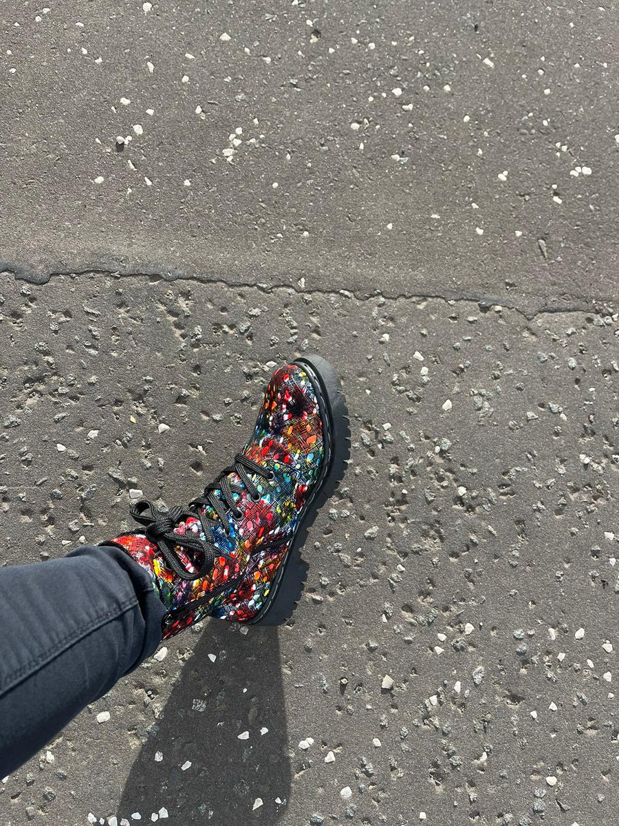 RachelFSEA's tweet photo. Excited for our visit to @Meadowburnprim who’ve entered our #Gaelic Dragons’ Den for Social Enterprise Schools! Thank u for such a warm welcome. Did u spot Anne’s new boots? 🥾😁#changemakers #community @bordnagaidhlig #skillsforlearning https://t.co/KpXxinsSyv