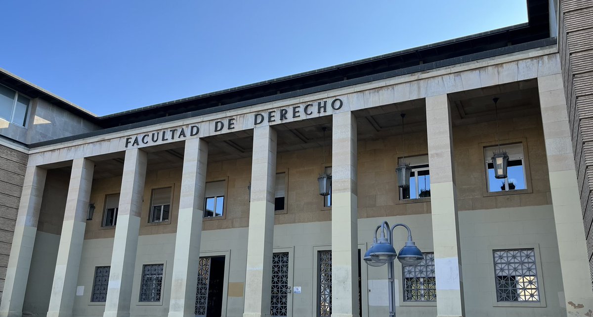 jcfuertes's tweet photo. La #macrodiscoteca de #Murcia abierta sin autorización y con orden de cierre. Ya empiezan a salir los chanchullos típicos de una administración deficitaria e imprudente.
#NegligenciaCriminal #imprudencia. https://t.co/9lbIV7CNtk