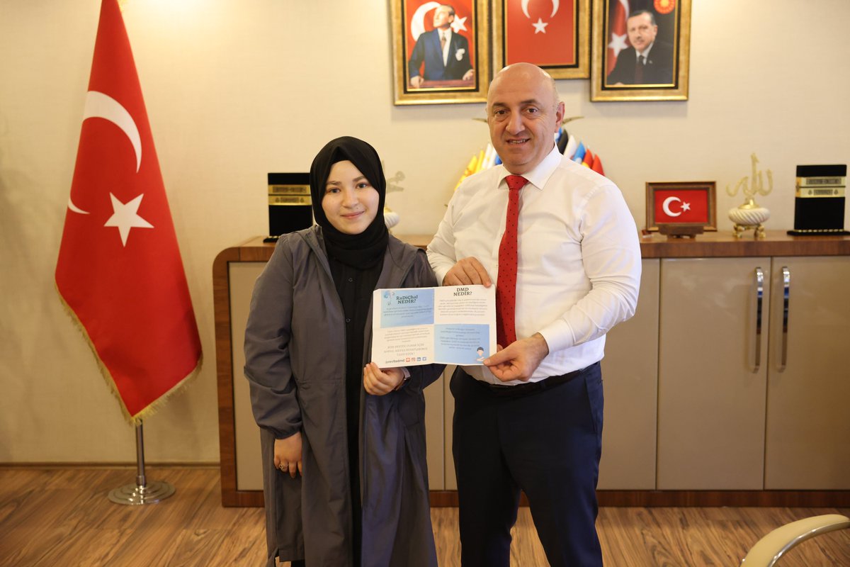 muzafferbiyik's tweet photo. Darıcalı gençlerimizin içinde bulunduğu @revitadmd takımı Radichal adlı nadir hastalıklar için gen tedavileri geliştirmeyi amaçlayan uluslararası genetik tedavi proje yarışmasında yarı finali geçerek finalist olmaya hak kazanan re~vita takımı ile projesini anlatmak üzere Hilal Güney kardeşimizle görüşme gerçekleştirdik.

Final etabına katılmaya hak kazanan gençlerimizi tebrik ediyor, başarılarının devamını diliyorum.
