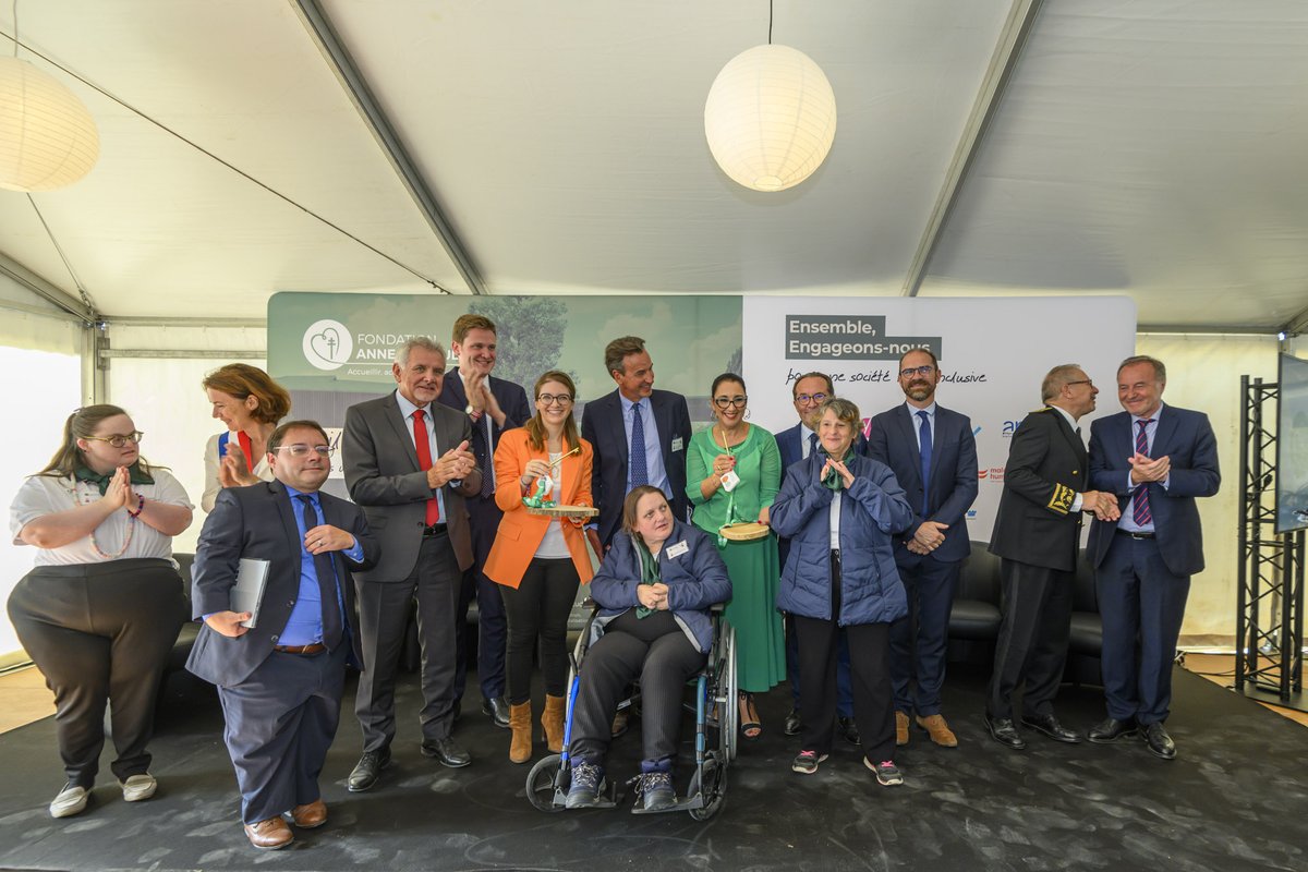 sqy's tweet photo. « Vers une société 100% inclusive »
Aujourd'hui s'est tenue la pose de la première pierre du village #AgorHa de la @Fondation_AdG sur le territoire 🤝
#SQY est fière d'accueillir ce village inédit, qui verra le jour en 2024, à @VilleMontigny78. https://t.co/g8aiQacUqX