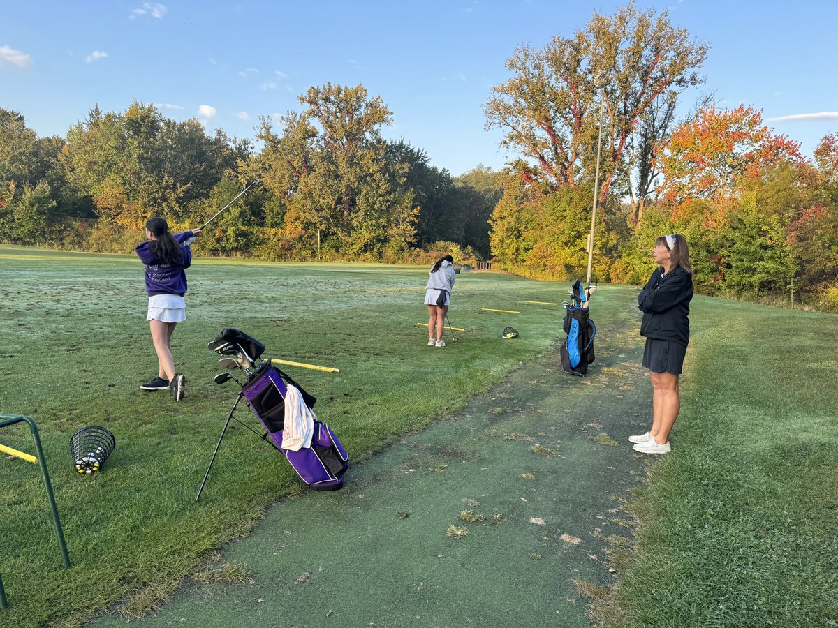 KHSCatsWGolf's tweet image. Some early morning swings before these ladies make their way to Good Park in Akron for Districts. Thank you Mud Run golf for use of the range &amp;amp; thank you @medinaathletics for the recommendation. @KLSD_Sports #keystonepride