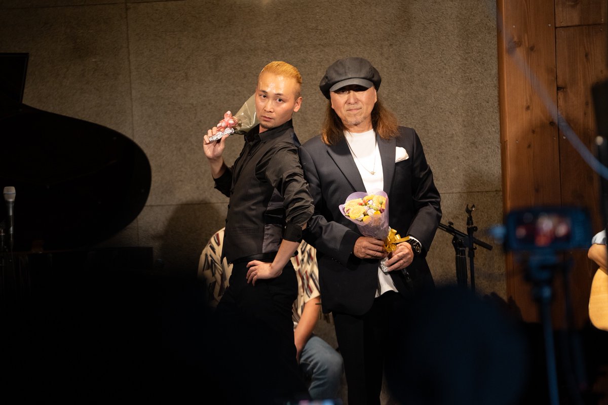 3121Mj's tweet photo. 2023/9/30
DADDY AND SON

無事に終演いたしました

初の親子共演
最高のバンドメンバーと
素晴らしいお客様の暖かい声援に包まれて
最高の時間でした

今回見れなかった方も
またステージでお会いしましょう

このライブを楽しんで下さった全ての人に心からの感謝を込めて。。 https://t.co/u06xylx6Va