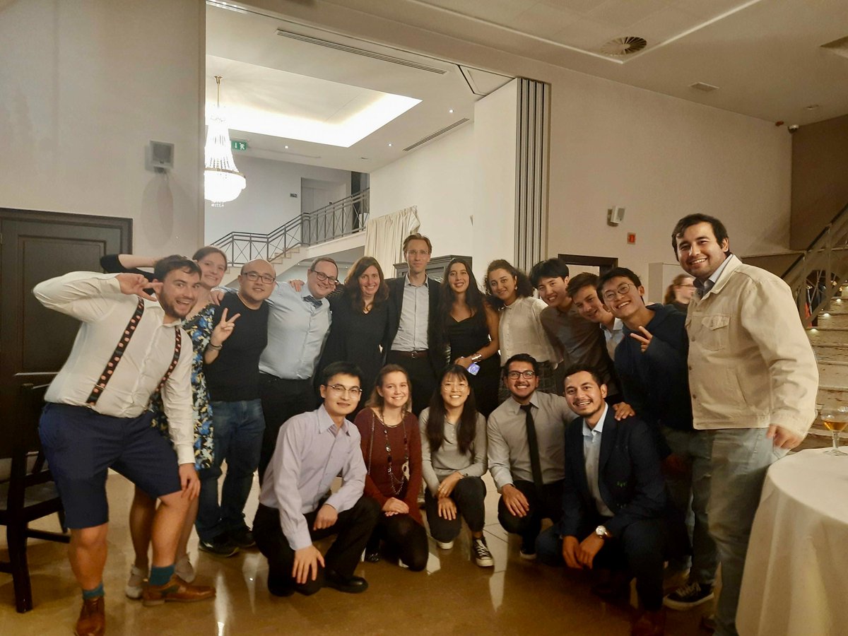 NetworkedSystem's tweet image. A fantastic time at the ESAT party last week! It was awesome mingling with colleagues from various research groups within ESAT. Here&apos;s a glimpse of our team enjoying the event! 📷 

#ESATParty #NetworkingNights