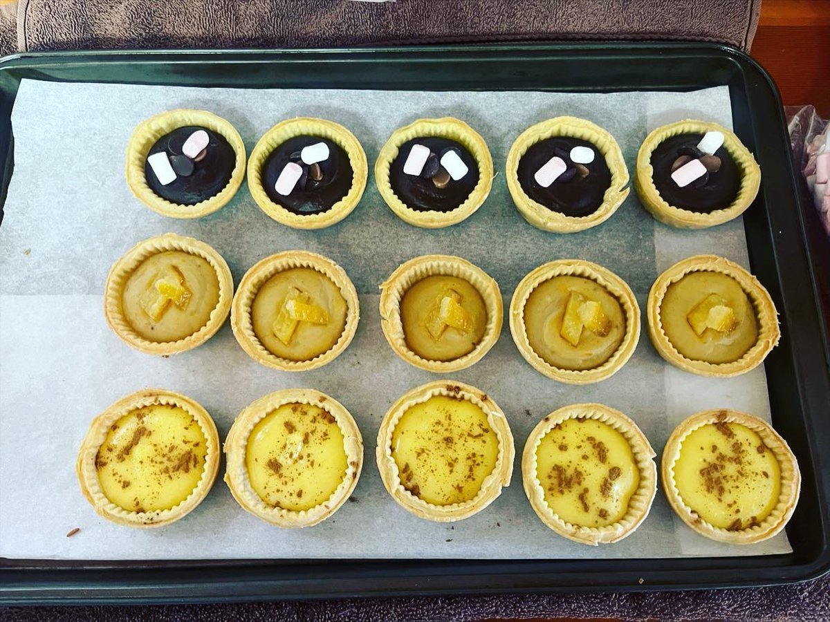 chunky_delights's tweet photo. More Tarts 😄

Made 2 dozen tarts with three fillings. New and improved milk tart at the top, citrus tart in the middle and a chocolate tart at the bottom.

#tarts #milktart #citrustart #chocolatetart #baking #pastrychef #smallbusiness #startupbusiness https://t.co/DlkfH3N45S
