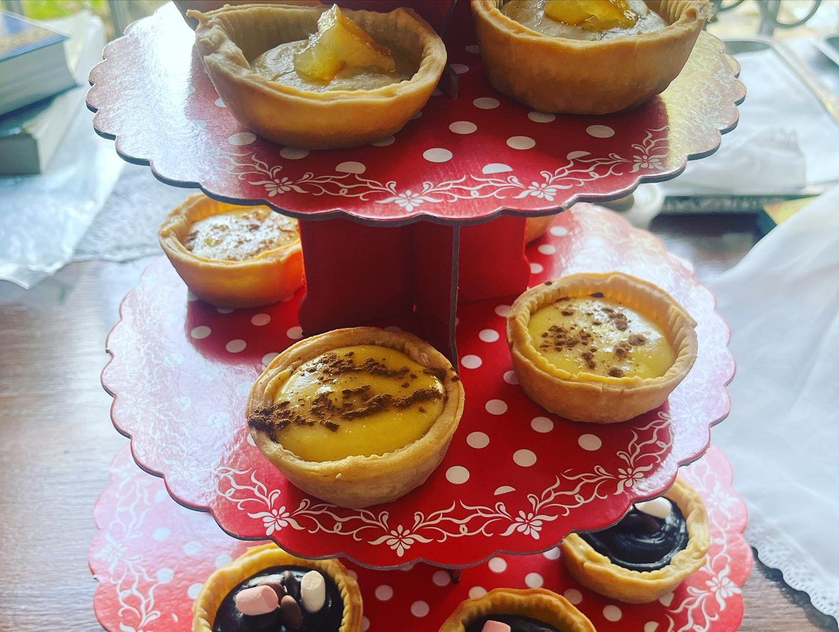 chunky_delights's tweet photo. More Tarts 😄

Made 2 dozen tarts with three fillings. New and improved milk tart at the top, citrus tart in the middle and a chocolate tart at the bottom.

#tarts #milktart #citrustart #chocolatetart #baking #pastrychef #smallbusiness #startupbusiness https://t.co/DlkfH3N45S