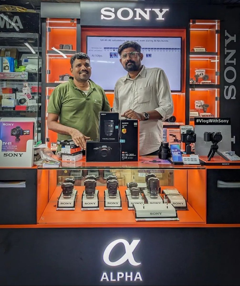 unnirajendran_'s tweet image. സിനറ്റ് അണ്ണൻ updated his Cam before leaving to the snow ❄️ 🤙💥

#Empuraan Loading 🖤 #L2E @Mohanlal