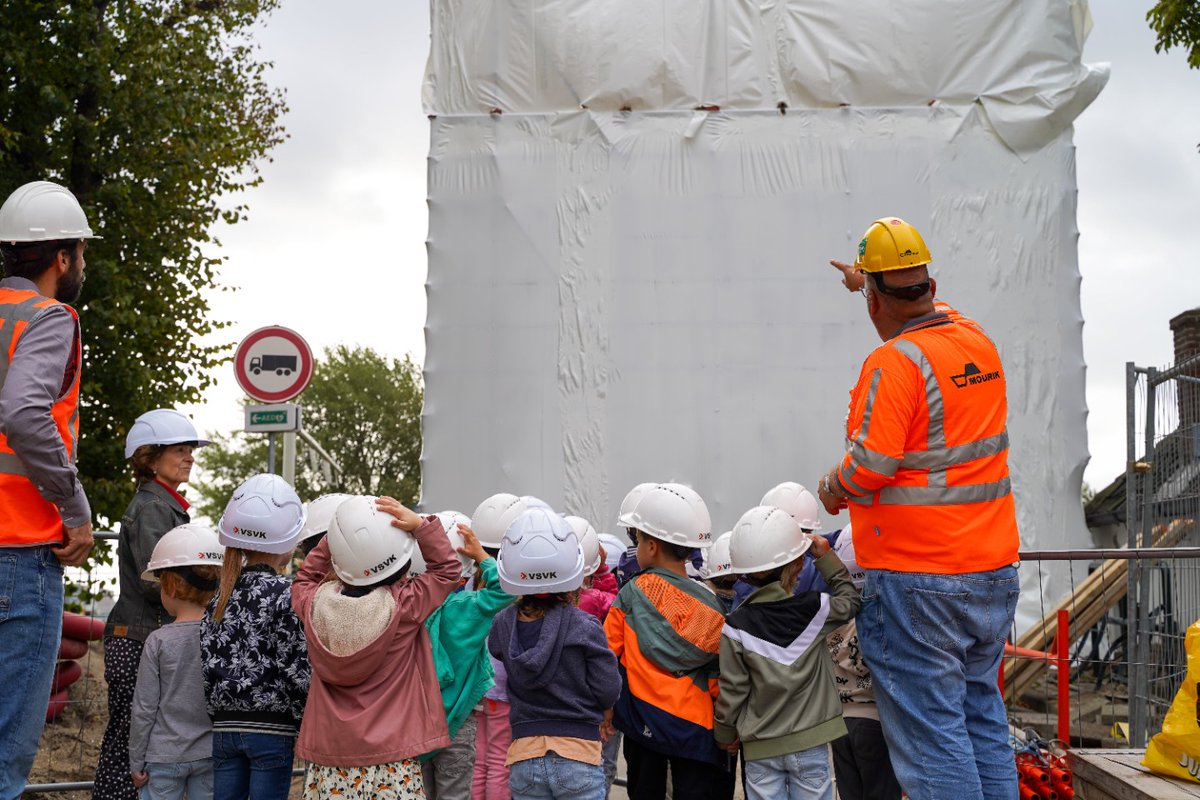 🌟 Bij Basisschool St. Maartens in Voorburg hebben we samen met de Provincie Zuid-Holland een geweldige informatiesessie georganiseerd voor leerlingen van groep 1 t/m 4 waar ze een kijkje achter de schermen kregen over brugrenovaties! 

#brugrenovatie #educatie #samenwerking