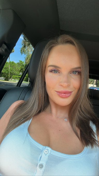 Happy Monday! Excited for my new scenes to come out this week. https://t.co/tj9wYCuanD https://t.co/