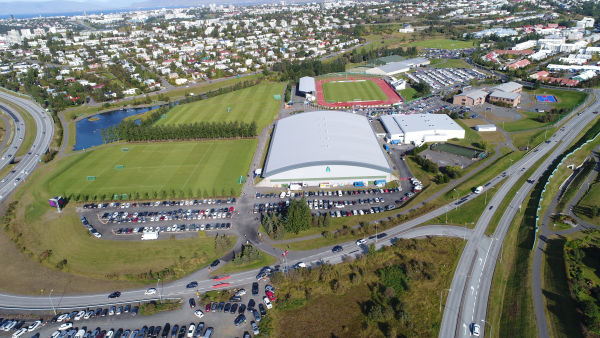 🇮🇸 Located in the North Atlantic Ocean hundreds of kilometres from its nearest neighbours, Iceland is UEFA's most remote football outpost.

But despite the challenging geography, the Besta deild karla is one of Europe's most interesting top flights. Here are 10 facts.

🧵 THREAD