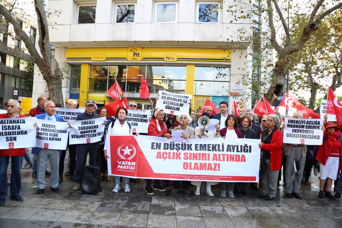 Milli, halkçı ve devletçi bir iktidar emekliyi ve üreticiyi baş tacı edecektir.

Vatan Partisi olarak emekliyi açlık sınırı altında yaşamaya muhtaç etmeyeceğiz!"