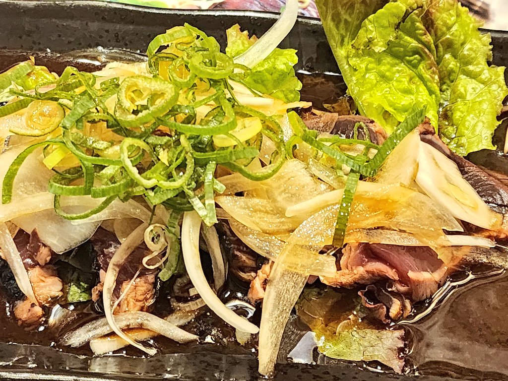 ameeezin's tweet photo. 飲み会解散してからカツオ https://t.co/lX6fUXf0mG