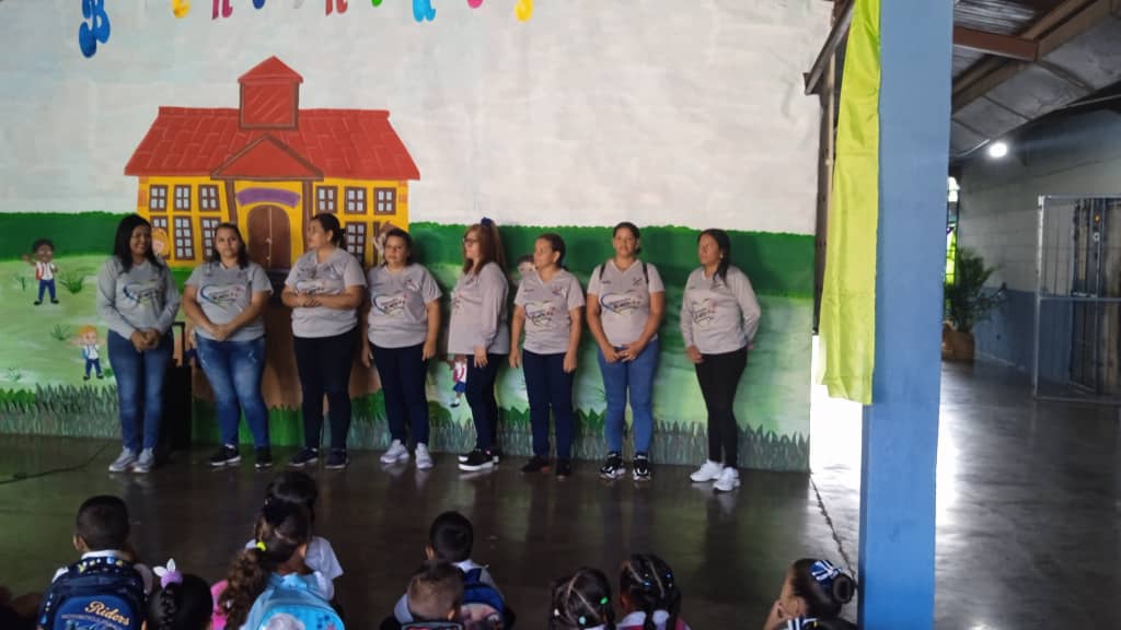 CdceCala_Calva's tweet photo. Inicio de actividades Pedagógicas en las diferentes instituciones educativas
#VenezuelaPresenteEnLaEscuela
@NicolasMaduro 
@MPPEDUCACION 
@_LaAvanzadora 
@DianneryArangu3 
@EliasEducacion1 
@CDCEGuarico 
@Gob_Guarico https://t.co/ITnkwASfsa