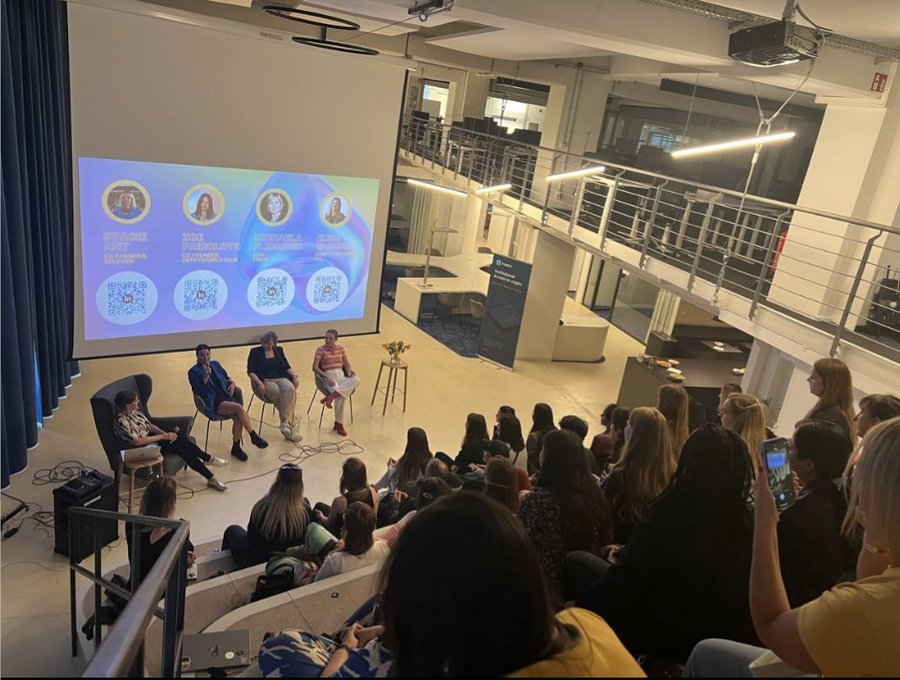 Finoaio's tweet photo. We had a great time hosting the vibrant CryptoGirlsClub
community in our Berlin office last night – engaging discussions and valuable networking opportunities! 💫 https://t.co/XUWJBlZUEz