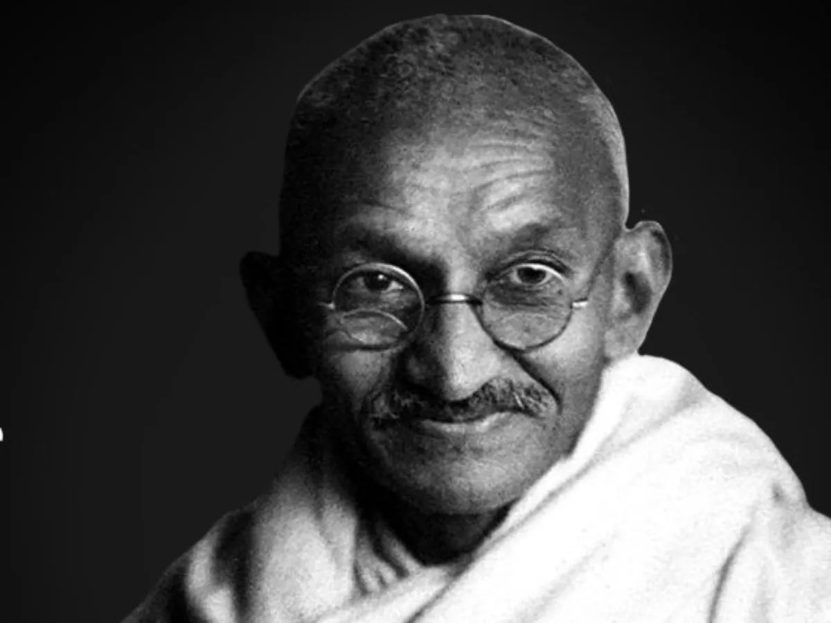 peekaysinha's tweet photo. Be critical of him. Down him; shame him, drown or damn him. #Gandhi is by far the tallest Indian leader who walked this land, influencing thinkers, political giants and human rights champions across Asia, America, Africa and Europe. That’s how the world sees it. Let others not. https://t.co/b03Pmjfg9v