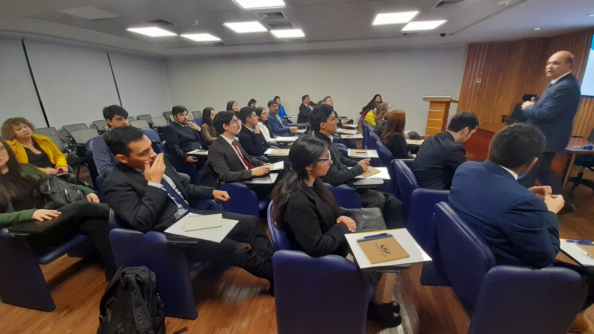FiscaliaMaule's tweet photo. #AHORA Fiscal Regional Julio Contardo se reúne con nuevos funcionari@s del "Proyecto Homicidios" financiado por el Ministerio del interior @min_interior dentro del plan #CalleSegura
@FiscaliaMaule https://t.co/vLWl6wU0YY