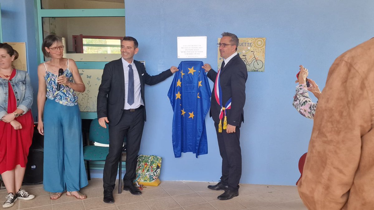 DRAREIC_PACA's tweet photo. L'école de #Rougiers (Var) inaugure un #dispositifEMILE. Des activités pour exposer davantage les élèves à l’anglais et favoriser une ouverture internationale.

Félicitations à l’équipe pédagogique pour son implication et la mairie pour son investissement. 
@AcademieNice https://t.co/zu3vOOQiIj
