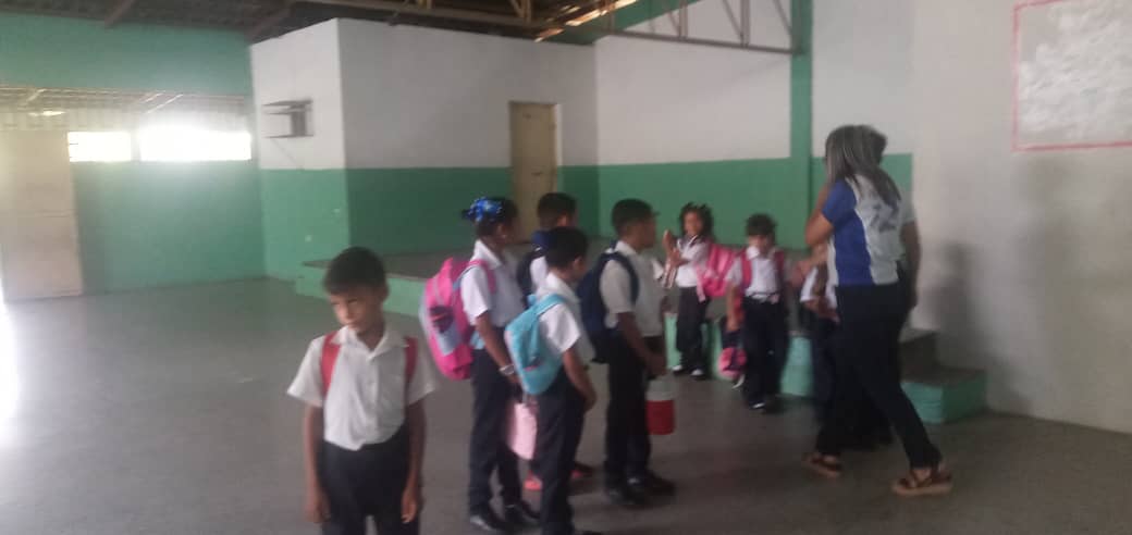 CdceCala_Calva's tweet photo. Inicio de actividades Pedagógicas en las diferentes instituciones educativas
#VenezuelaPresenteEnLaEscuela
@NicolasMaduro 
@MPPEDUCACION 
@_LaAvanzadora 
@DianneryArangu3 
@EliasEducacion1 
@CDCEGuarico 
@Gob_Guarico https://t.co/3E7v9kK9OZ