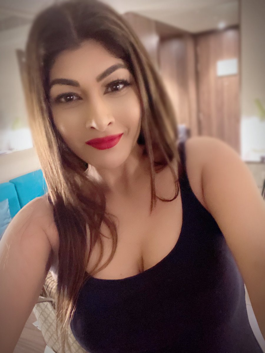 ushmatyagi's tweet image. Mood for a post work midnight swim 🏊🏻‍♀️
.
.

#midnightswim #swimwear #selfie #mood #vibes #ushmatyagi #chillmode #selflove #thetipsywanderer