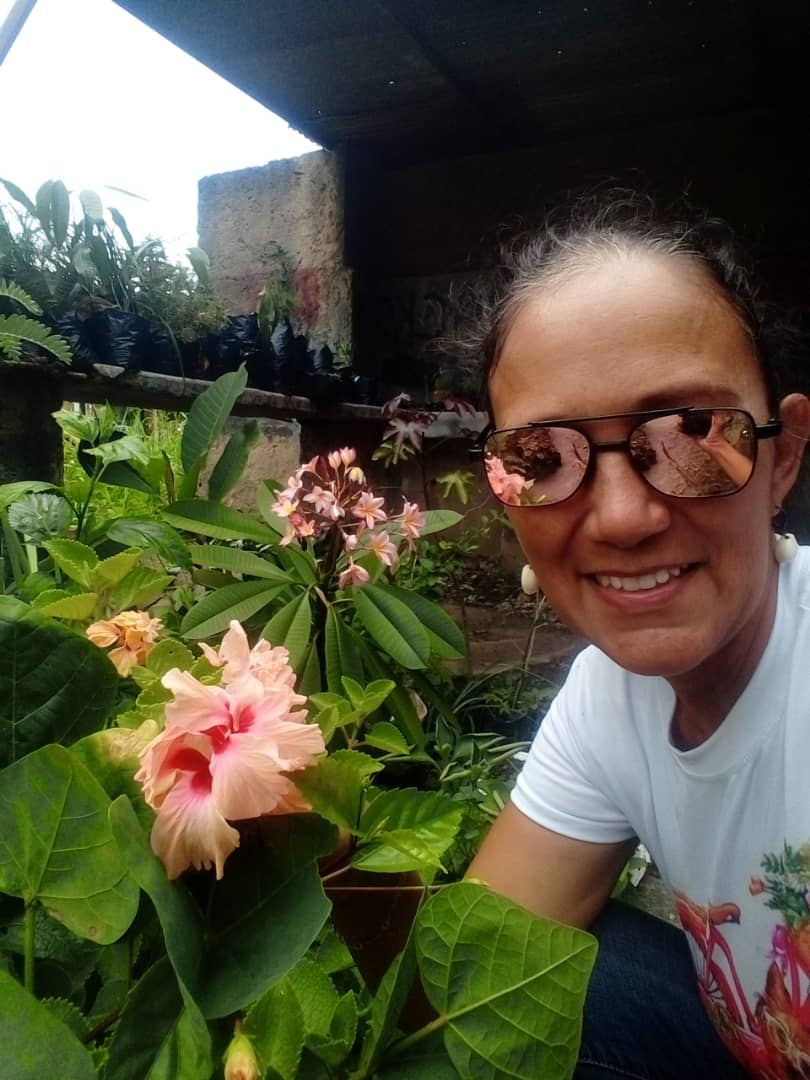 #2Oct "El trabajo voluntario es una tarea de sacrificio que se hace alegremente"
Ernesto Che Guevara.

Nuestra secretaria municipal del movimiento Micaela Bastidas <a href="/Ingrida69563274/">Ingridamaya</a> en su labor diaria del vivero Tupa florece 
#SomosEjemploDeLucha
#LlegaronLasClases
<a href="/NicolasMaduro/">Nicolás Maduro</a>