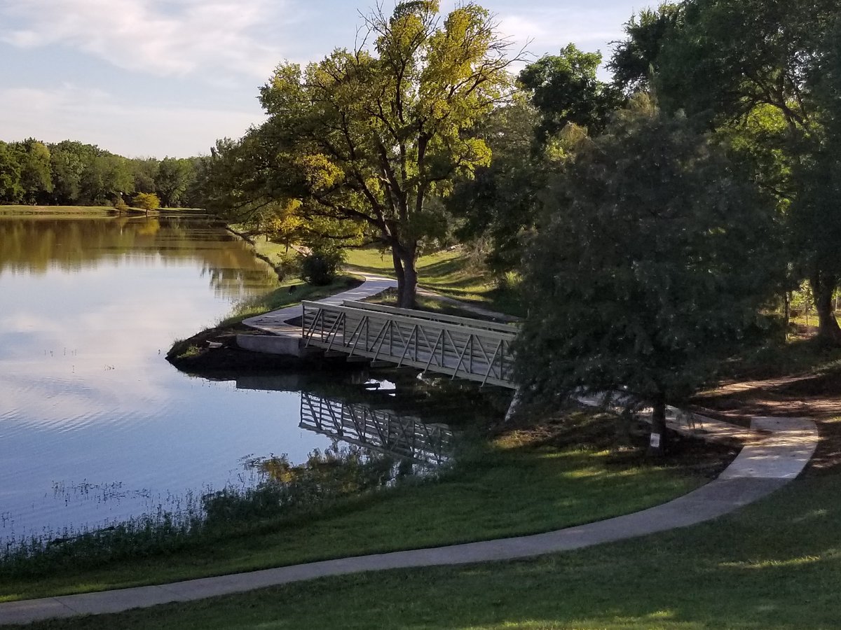 strongwellmc's tweet photo. This week's project focus is on a community pedestrian bridge. #madeinusa #SAFDECK and #EXTREN were both used to construct a bridge over a pond. #Fiberglass beat out lumber due to leaves and proximity to water. https://t.co/vZwsTVgD2i #pultrusion #composites https://t.co/X7AlYyQKq2