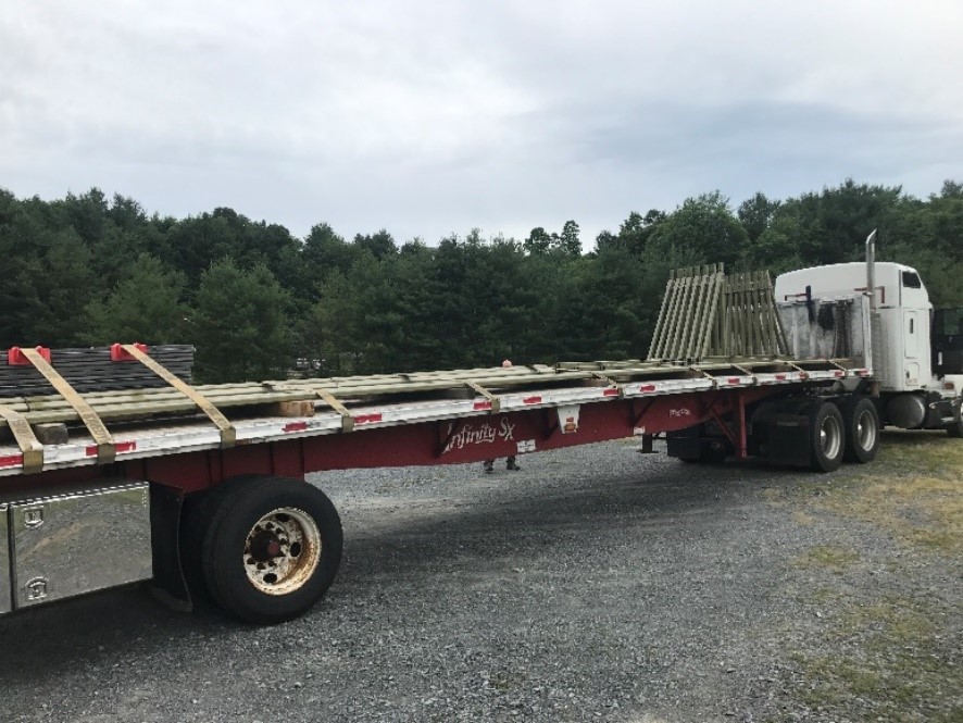 strongwellmc's tweet photo. This week's project focus is on a community pedestrian bridge. #madeinusa #SAFDECK and #EXTREN were both used to construct a bridge over a pond. #Fiberglass beat out lumber due to leaves and proximity to water. https://t.co/vZwsTVgD2i #pultrusion #composites https://t.co/X7AlYyQKq2