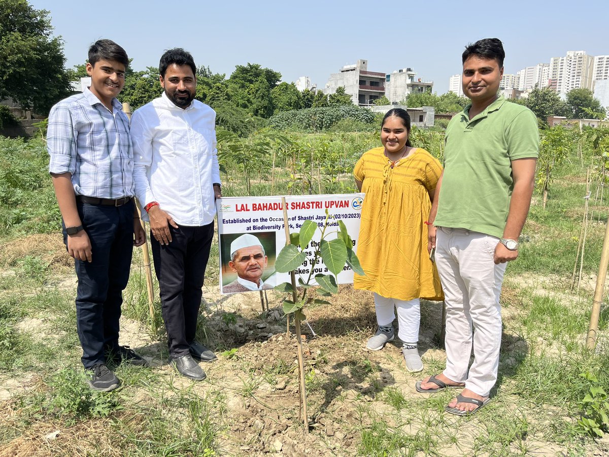 vikranttongad's tweet photo. On the Birth Anniversary of #Mahatma Gandhi and #Lal Bahadur Shastri, #SAFE Organization has decided to establish three gardens (#Upvan) in the Biodiversity Park spread over an area of 4 hectares located in Sector #108, Noida, Uttar Pradesh.
#TreePlantationDrive #2october2023 https://t.co/7G3378nY5I