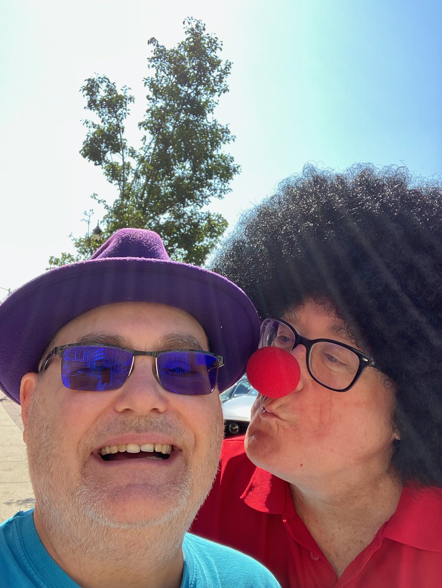 DaveShmave4's tweet photo. Here's a big kiss for Barry and his lover. We were enjoying the beautiful day today on Cookman Ave. in Asbury Park, the city of silly love. https://t.co/B8oxn6dp3L