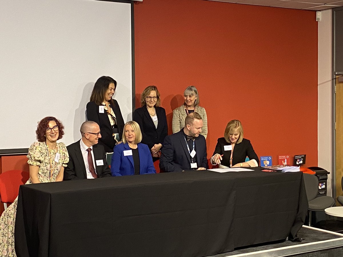 angelal51789226's tweet image. Great to be part of the South Wales Civic Engagement Partnership, joining with other Further and Higher Education organisations to make a difference to the communities we serve. #Changinglivesthroughlearning @coleggwent  @UniSouthWales