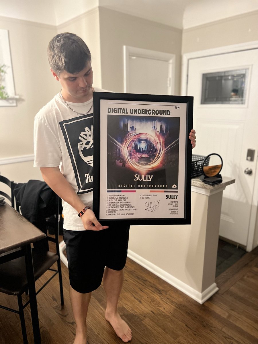 GIVEAWAY TIME! 🚨

I’m giving away a LE signed framed album poster with the tracklist and 2 tickets to any stop on my tour this fall! 

Rules: 
1. Presave LP - 🔗 in bio
2. RT
3. Tag a friend you would bring to a show! 

Winner will be chosen on release day 10/6! 

Good luck! 🙏🏻