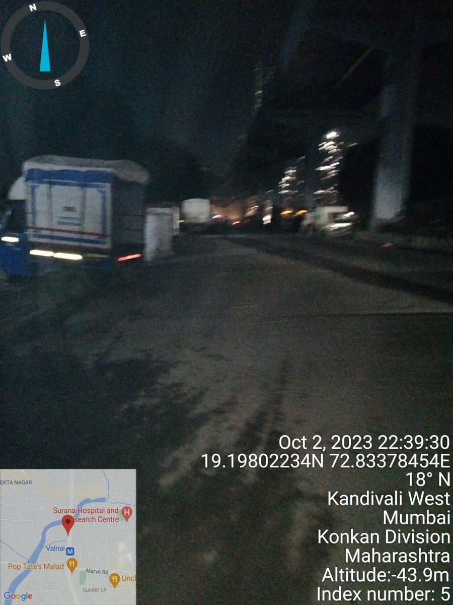 KANDIVALI2's tweet photo. No street light from Valnai_mithchowki metro st (#Malad) to Dahanukar_wadi metro st (#Kandivali) at #link_road (except some places)...
Especially not safe for women's at night
Please @mieknathshinde  sir look into it
@MMRDAOfficial 
@mybmc 
@Adani_Elec_Mum https://t.co/QtvYpDyfJR