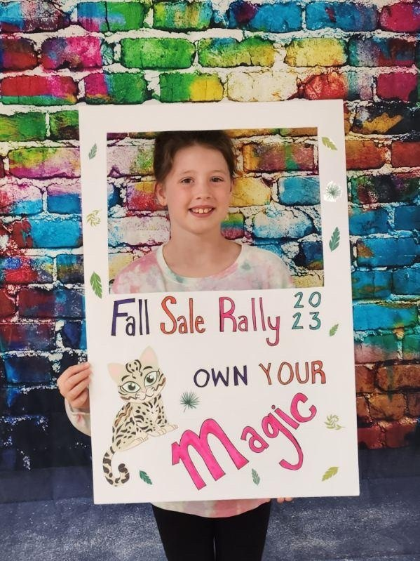 GSEIWI's tweet photo. 💚Girl Scouts from Dubuque had a blast trying out this years Fall Sale product and learned about this years adorable mascot - the ocelot! 

🛍️ Just a reminder that Snack &amp; Shop is this Saturday from 10-2! Make sure to come and try our Fall Product for this year! https://t.co/A6pwTKfRVY