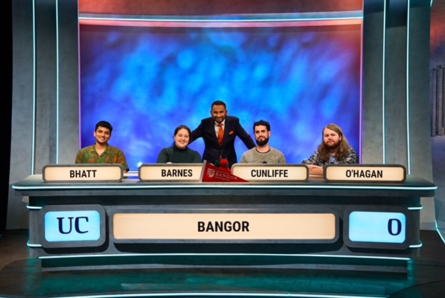 It’s getting seriously competitive in living rooms across the country every Monday night! Luckily, @AmolRajan is here to keep order! Good luck to @BangorUni vs @EdinburghUni on #UniversityChallenge tonight 8.30 on @BBCTwo and @BBCiPlayer!
#QuizzyMondays