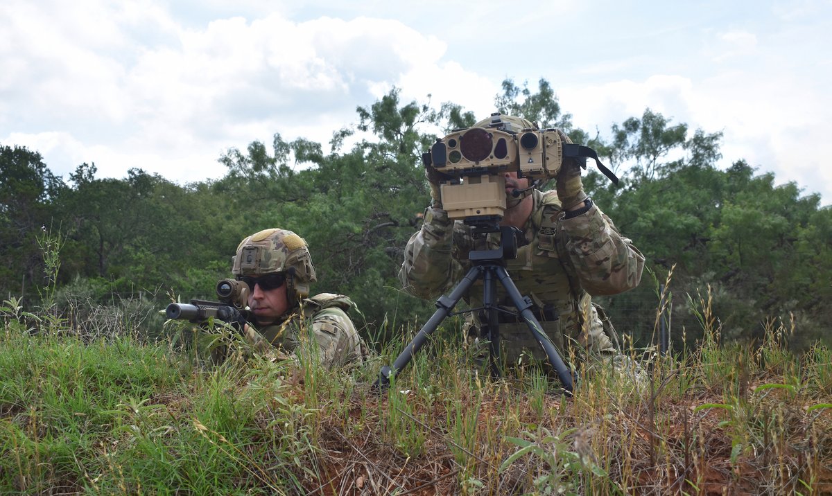 LeonardoDRSnews's tweet photo. Our Joint Effects Targeting System (JETS) is the most comprehensive hand-held target location system available today.
See how #ForwardObservers are using it at #AUSA2023 at booth 1209.
#EOIR #DRSatAUSA https://t.co/0XrYeNVCQe