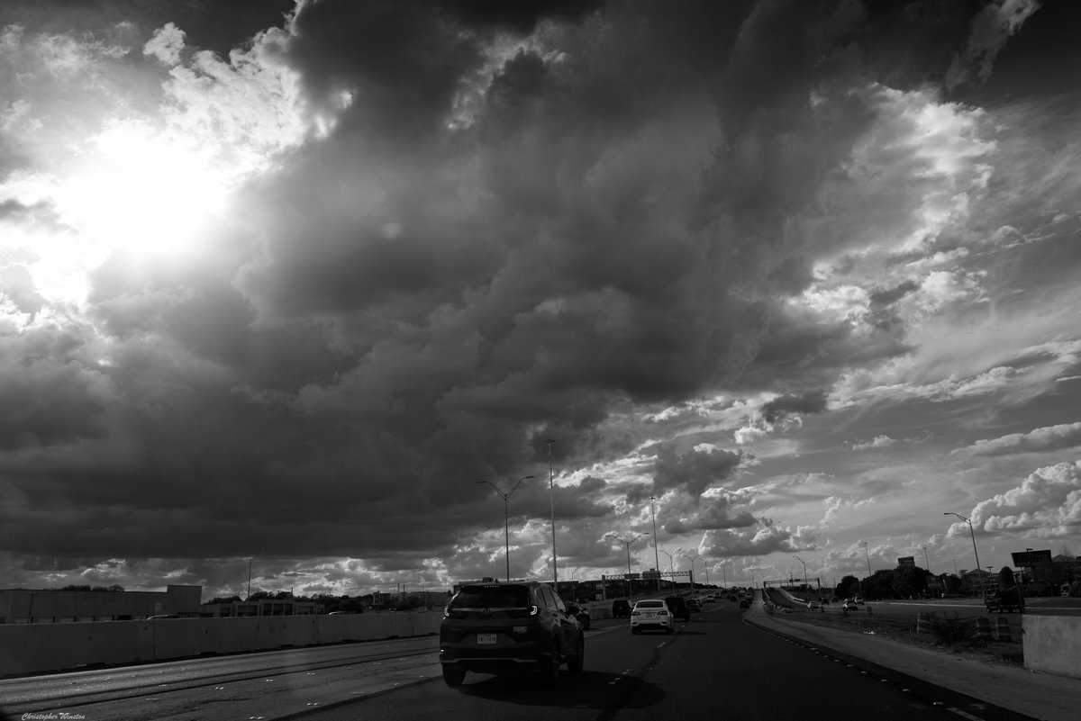 cdw21's tweet photo. #sanantoniotx #clouds #throughthewindshield #sky #lookup #ontheroad #driving #leicaphotography #leicashot #blackandwhitephotography #blackandwhite https://t.co/4SAxkuraL1