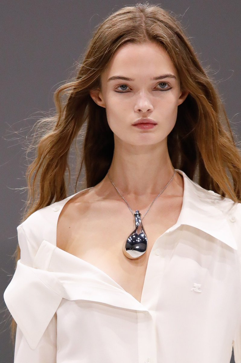 wrkhs's tweet photo. pretty much obsessed with this courreges spring 2024 look https://t.co/ifG5mHm4K4