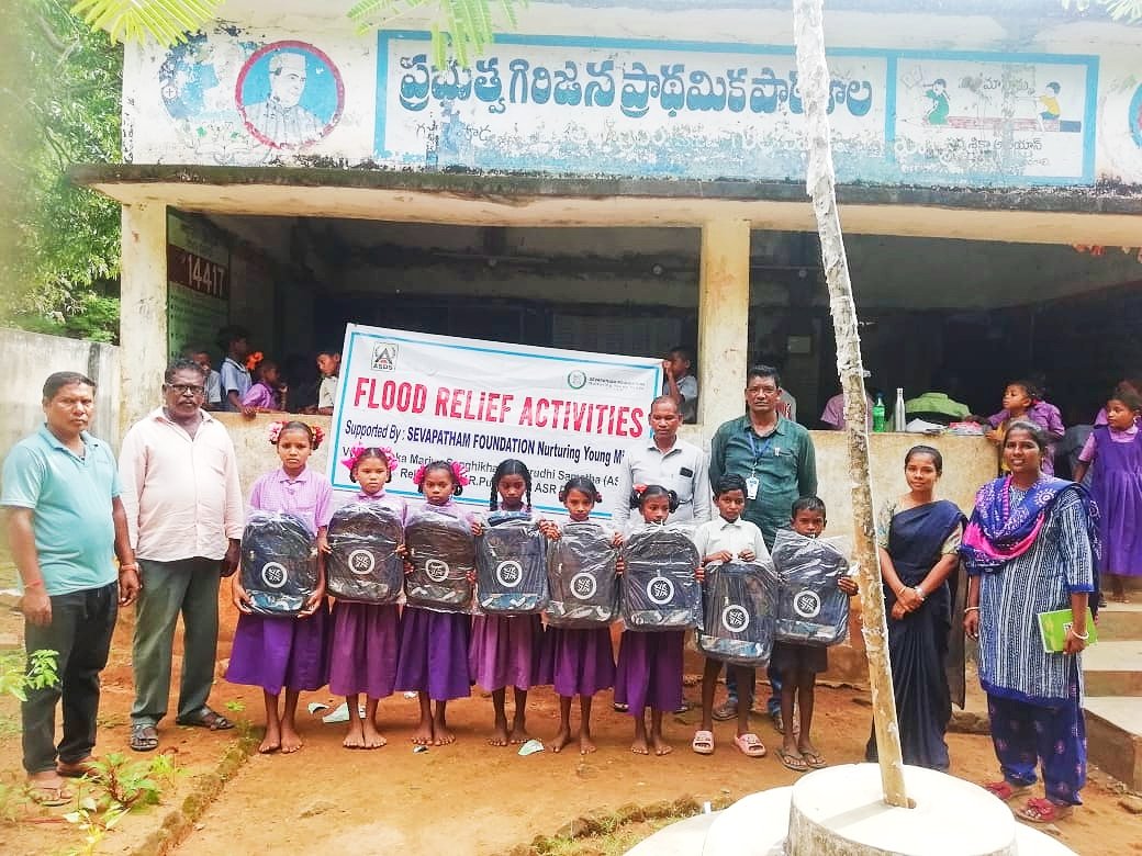 sevapatham's tweet photo. Sevapatham Foundation, ASDS organizations has distributed material bags to tribal schools in various villages of VR Puram mandal to the students in the Godavari catchment areas so that their educational materials will not be hampered due to flooding of #sabaririver #ap https://t.co/V6Oj7jjMQW