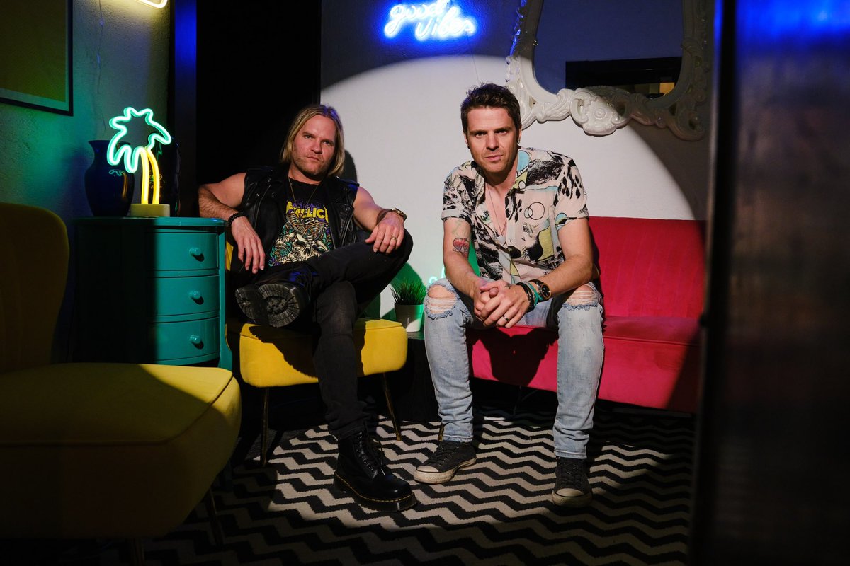 Thank you all SO MUCH for the love you’re giving I COME ALIVE! Your amazing feedback means the world to us! We can’t wait to get out and play it live! 🔥🔥🔥 

onebadson.lnk.to/ICA