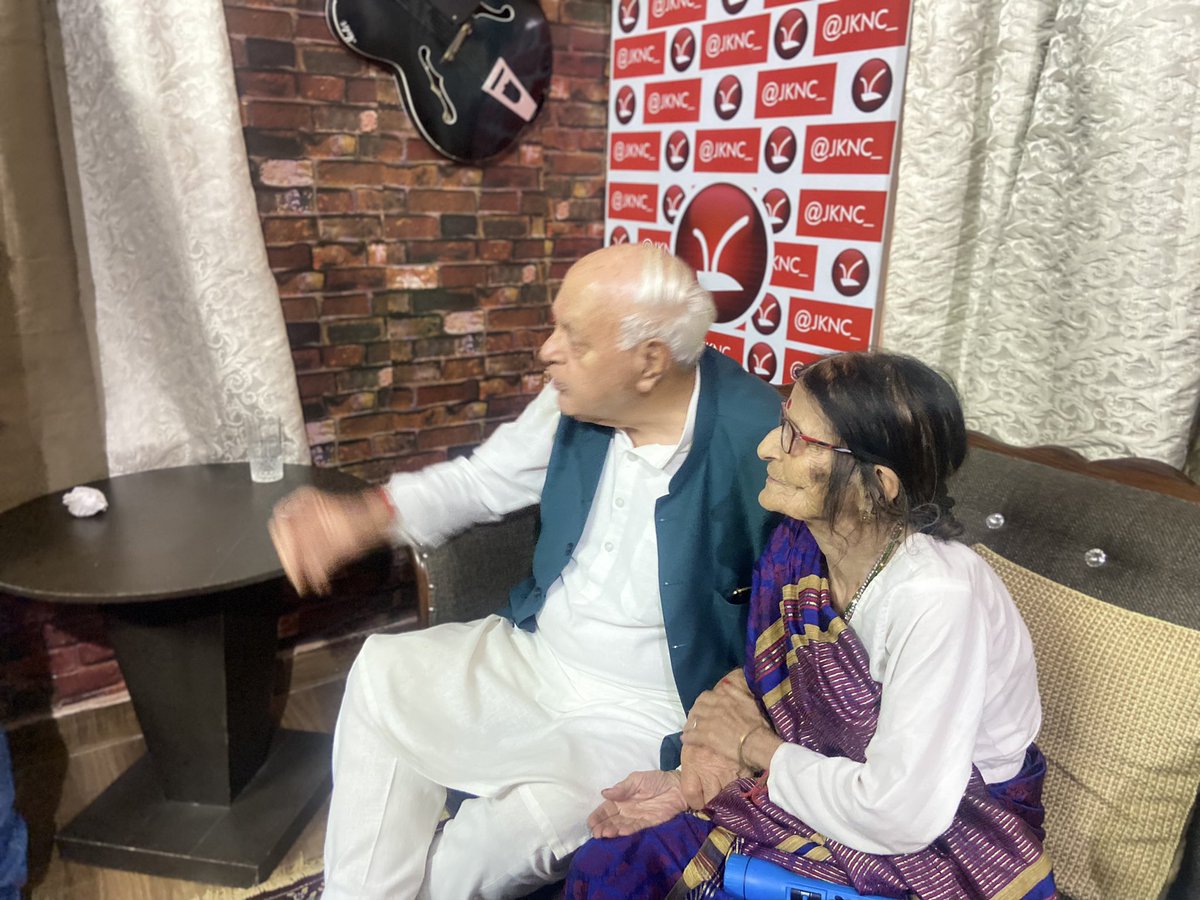 UTalashi's tweet photo. Grateful for the honor of hosting @JKNC_ President Dr. Farooq Abdullah at my home! His presence was truly inspiring. Thank you for the enlightening visit, Dr.Sahab.
Special thanks to @ajazjan @ThYashuSingh @Tejinder013_NC @bhaurakeshsingh @ayushman_koul https://t.co/vyGLkKBFhT