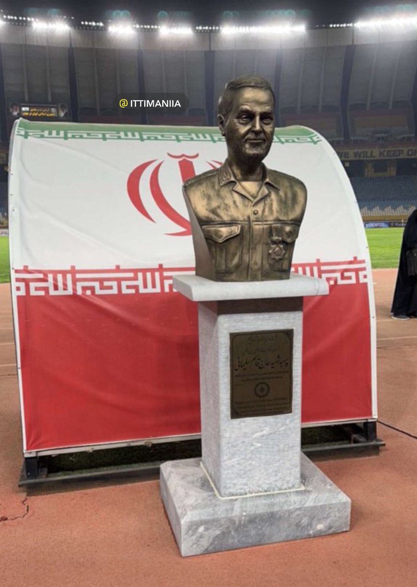 عُبّاد كسرى مانحيه نفوسَكُم
ورقابَكم والعرضَ والأموالا

تستقبلون نعالَهُ بوجوهكم
وتُعفّرونَ أذلّةً أوكالا

#الاتحاد_ساباهان