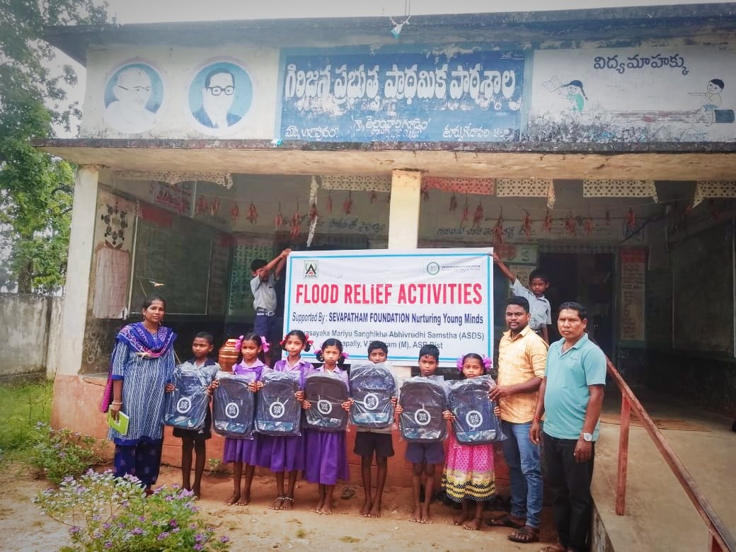 sevapatham's tweet photo. Sevapatham Foundation, ASDS organizations has distributed material bags to tribal schools in various villages of VR Puram mandal to the students in the Godavari catchment areas so that their educational materials will not be hampered due to flooding of #sabaririver #ap https://t.co/V6Oj7jjMQW