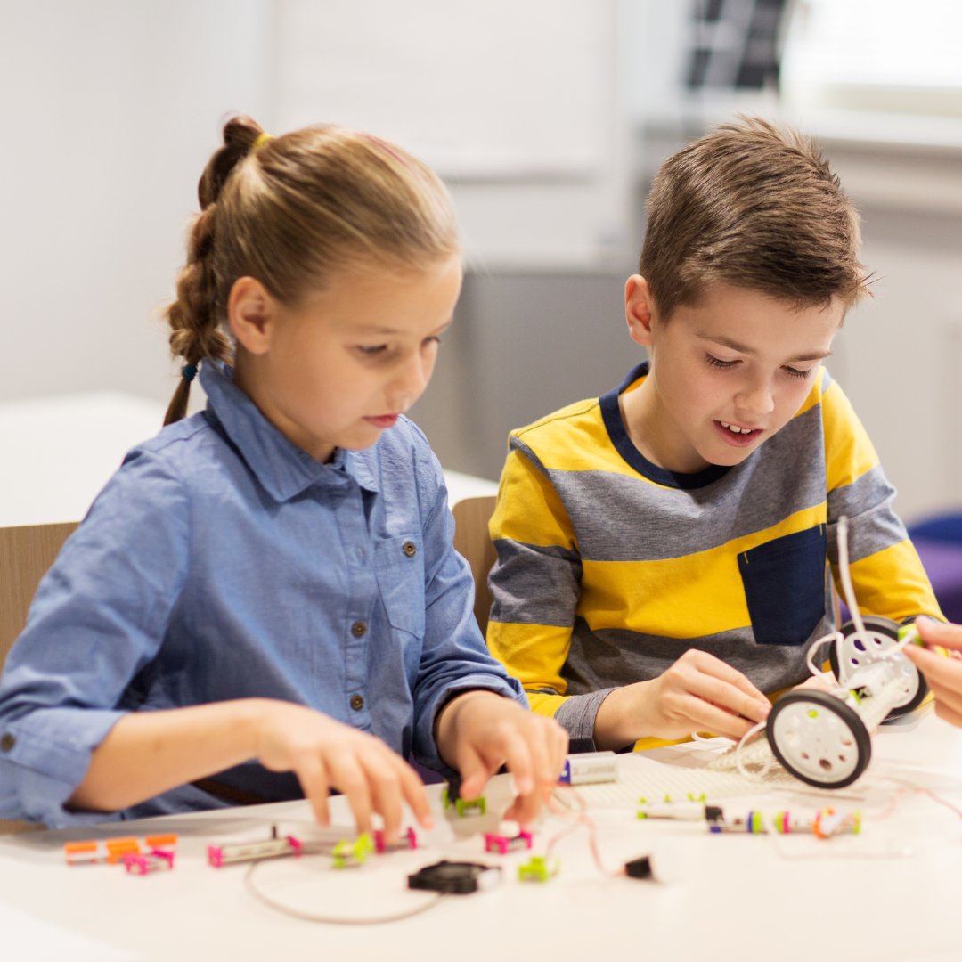 creatorbots's tweet photo. 📚🤖 Embrace a new school year with robotics! Explore innovative ways to engage your students in STEM. Let's make learning an adventure. #BacktoSchool #STEMeducation #RoboticsInClassroom https://t.co/FGUmhbEwel https://t.co/3zZjwEDVye