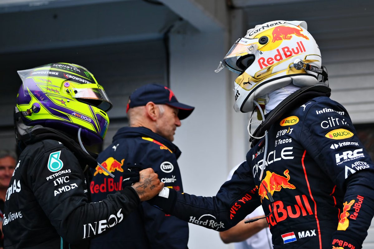 RBR_Daily's tweet photo. Lewis Hamilton compliments Max Verstappen 

"All I can say is keep doing what you're doing. And Max is currently doing an extraordinary job at Red Bull."

[@Blickch] #F1 https://t.co/Y4K6GR4Rb6