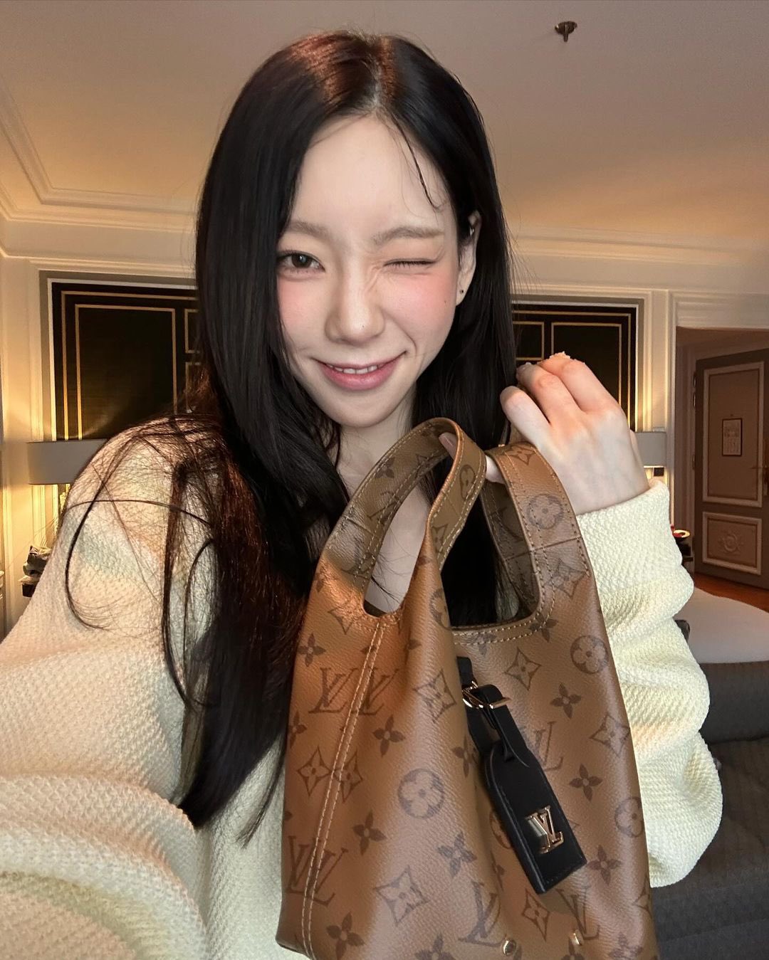 Taeyeon Brasil on X: [#TAENGSTAGRAM] 02/10/23 – “LV🤍”   / X