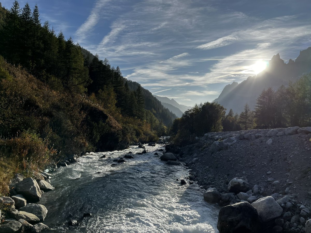 DrWarrenLab's tweet image. First day in the Italian mountains hiking for @SpinalResearch great team, doing amazing work raising money with every step #teamspinal. To donate to this brilliant cause: justgiving.com/fundraising/pi…